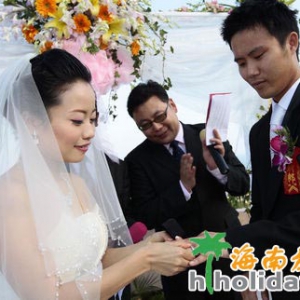 80后美籍华人三亚南山文化旅游区举办中西婚礼