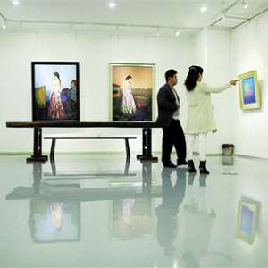 海南名家油画展在海口徽宝轩艺术馆开幕