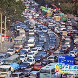 外地车大量涌入三亚 春节未到已开启“堵车模式”