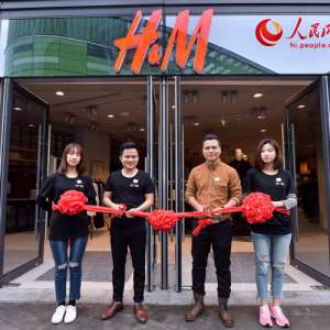 时装品牌H&M海口首店海航日月广场盛大揭幕